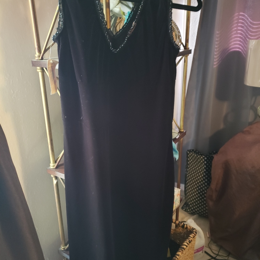 Dress - Picture 8 of 10